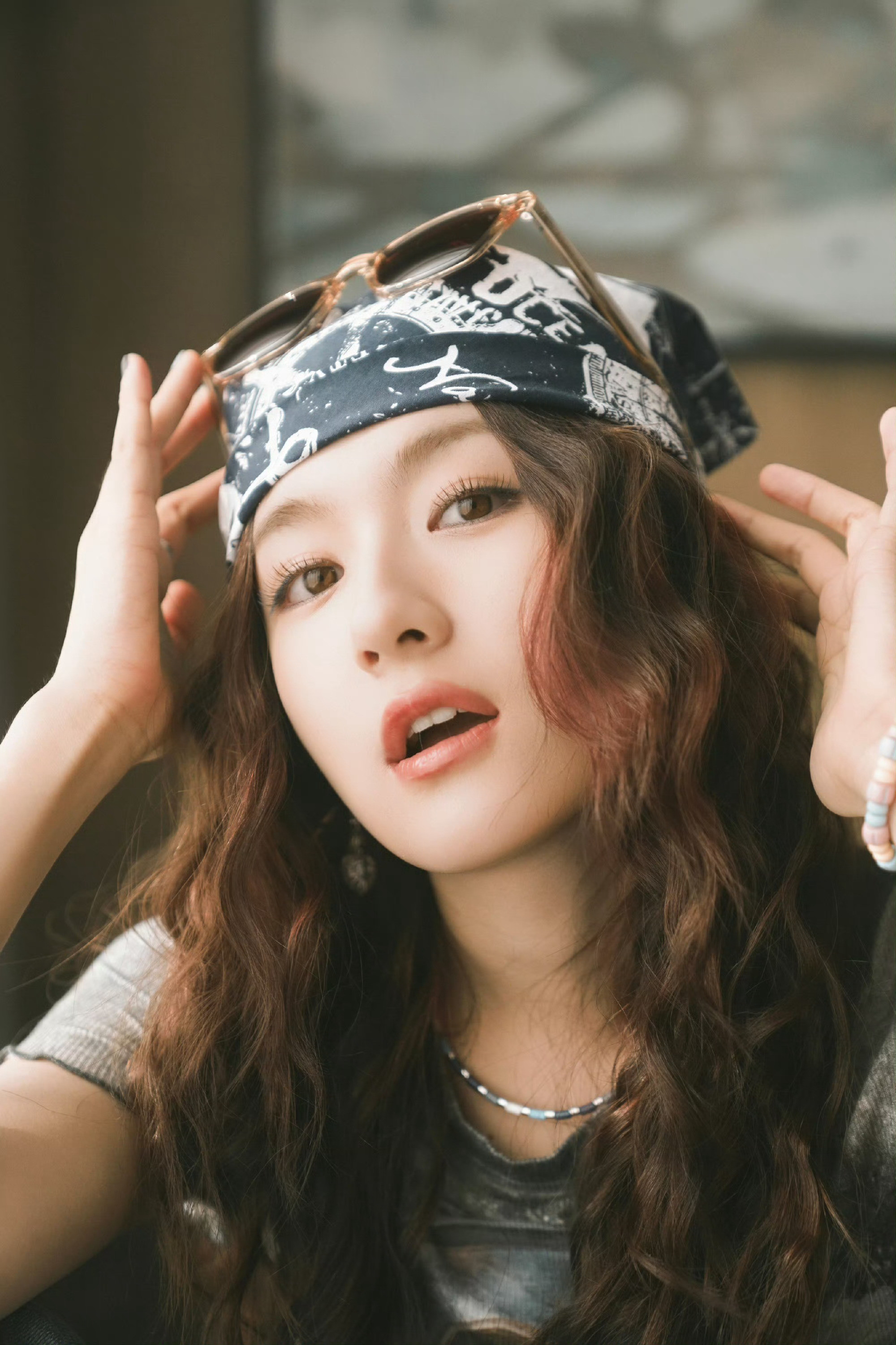 李兰迪今日更新此女阳光下褐色的眼瞳太美了😌🤎​​​