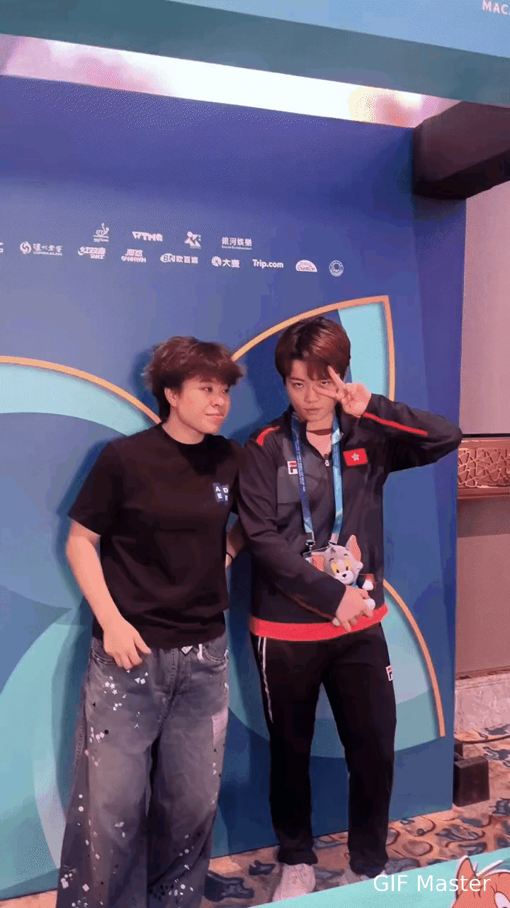 王艺迪和杜凯琹很欢乐，真是姑嫂一家亲呀。王艺迪又和杜凯琹分一组了，两个人近期经