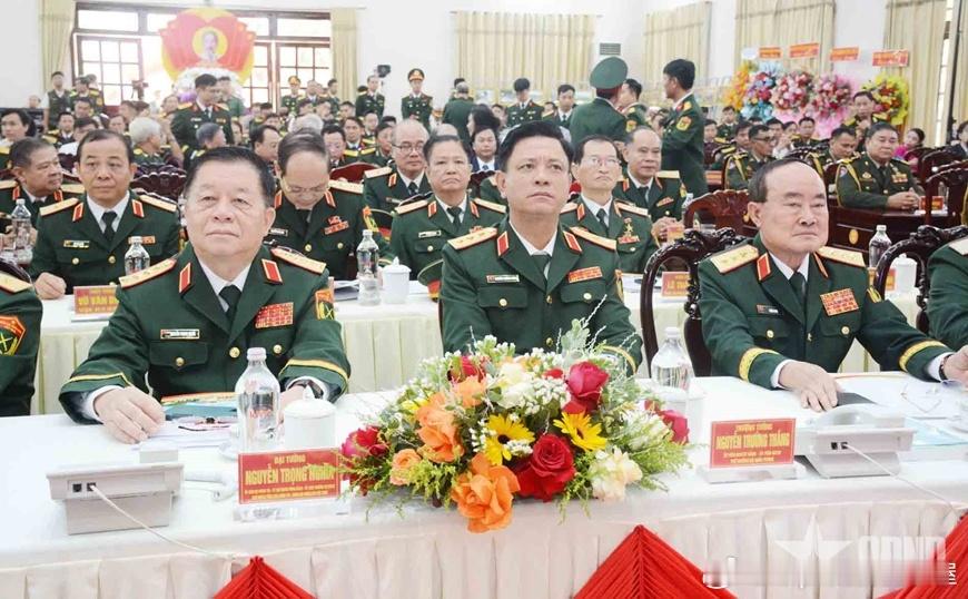 2025年11月21日上午，越共中央政治局委员、中央书记处书记、中央军委常委、越