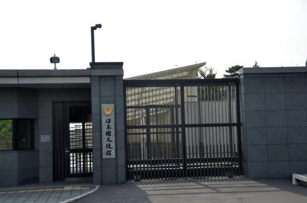 日本这次是真的急成了热锅上的蚂蚁，在北京搞出这么大动静，连遮羞布都不要了！日本驻