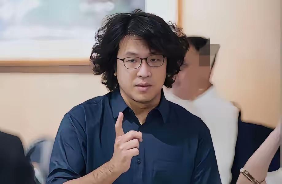 “台独”分子好像老虎屁股摸不得，我们公布了刘世芳的亲外甥颜文群在大陆有很多买卖，