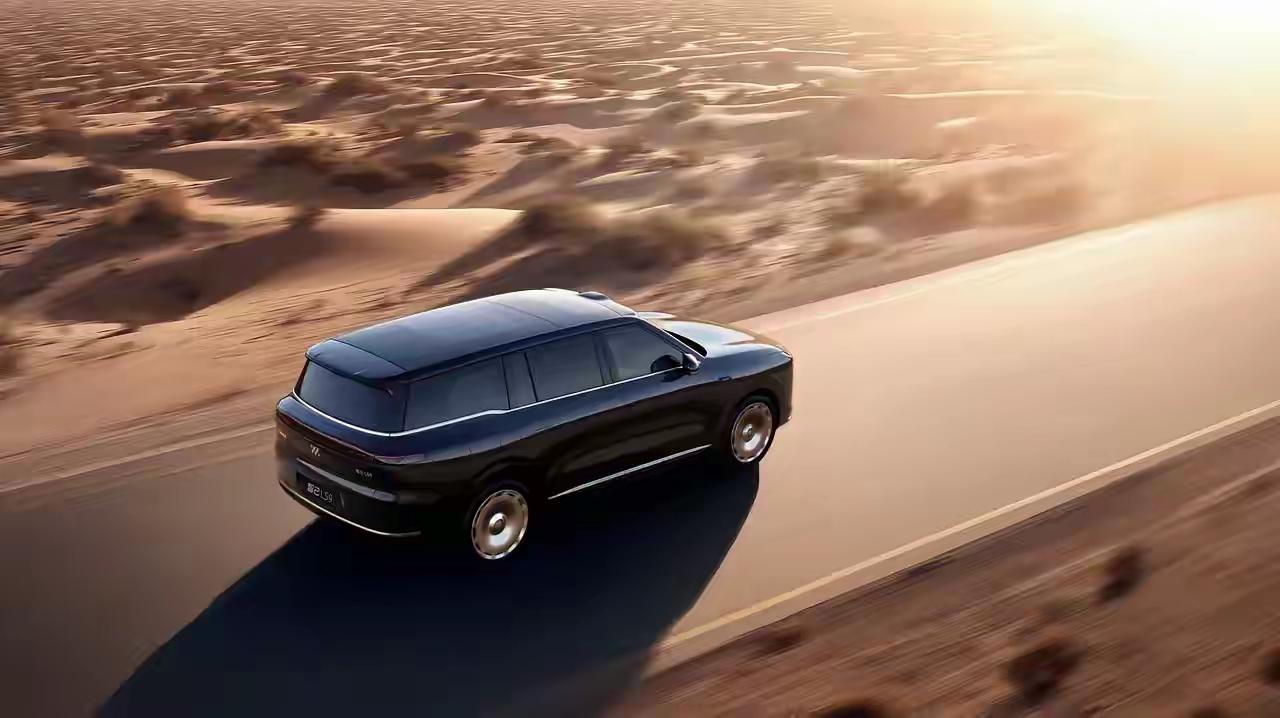 23🌙品鉴上汽旗舰大六座智己LS9听说你还在为开长途怕续航焦虑？智己LS9直