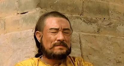 一天，年羹尧端坐轿中，不一会就下起了鹅毛大雪。他见抬轿的官吏双手冻得发紫，突然下
