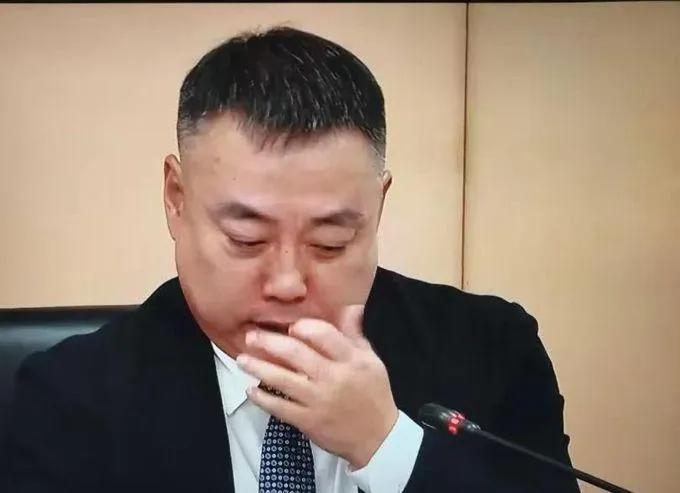 哭啥？难道这就再见了？难道这就永别了？不，我们会在另一个场合再见到你！