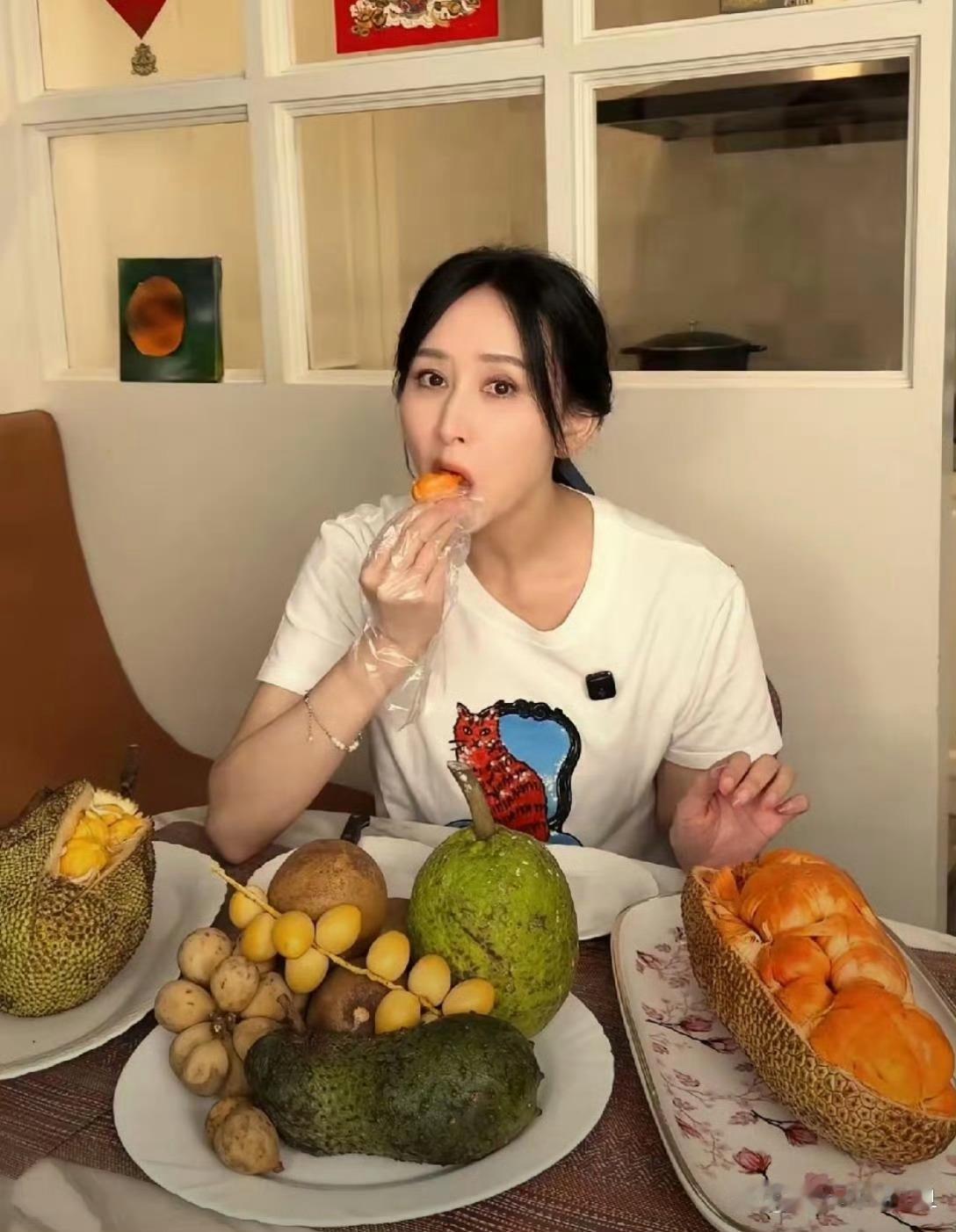 胡静这一桌子马来西亚水果，我都没见过，这能好吃吗？