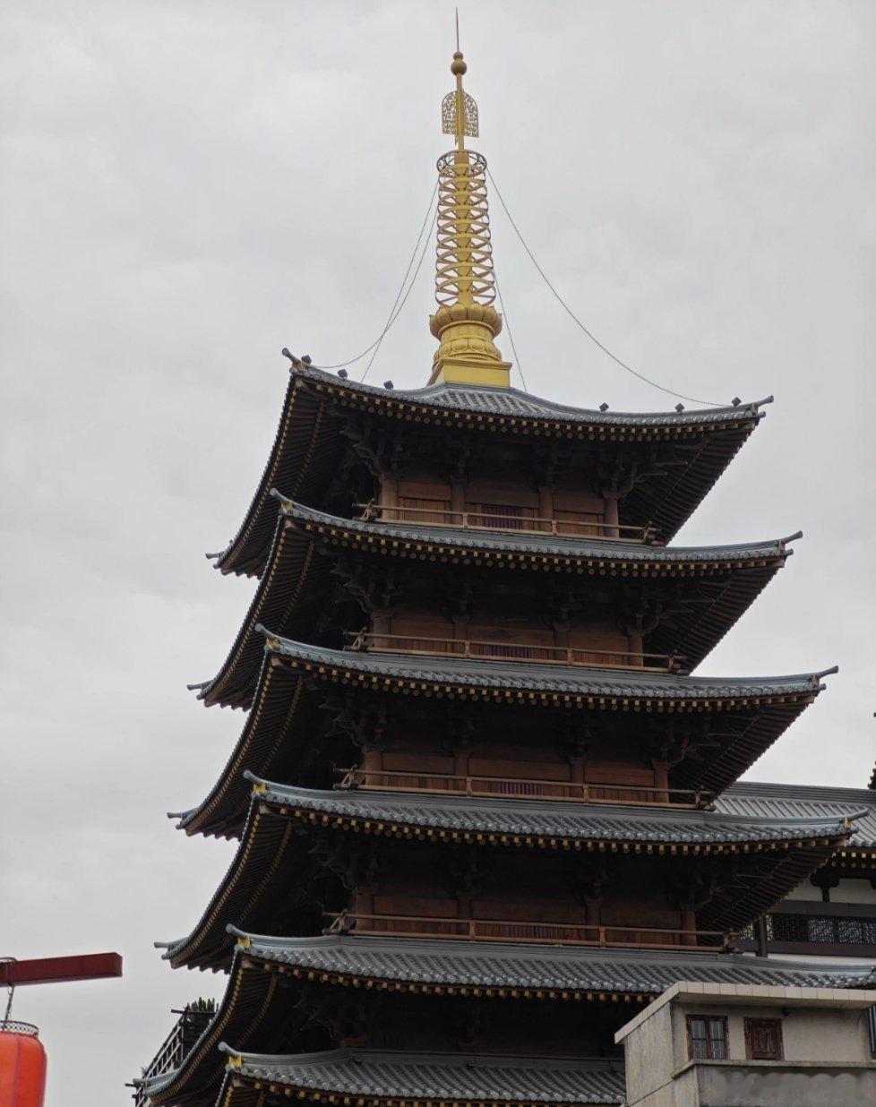 段永平披露自己离开小霸王的原因，是老板陈健仁不讲信用，当年段永平接手小霸王，把亏