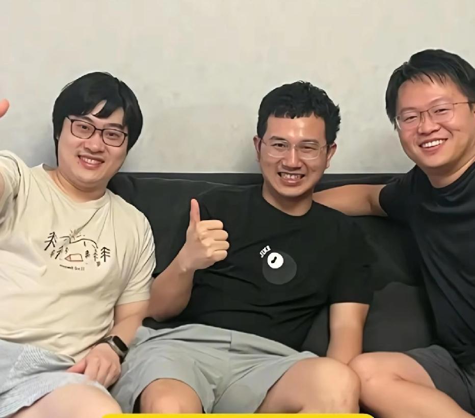 Manus创始人当初被收购时笑得多开心，现在就有多狼狈！国家发革委已经禁止美国扎