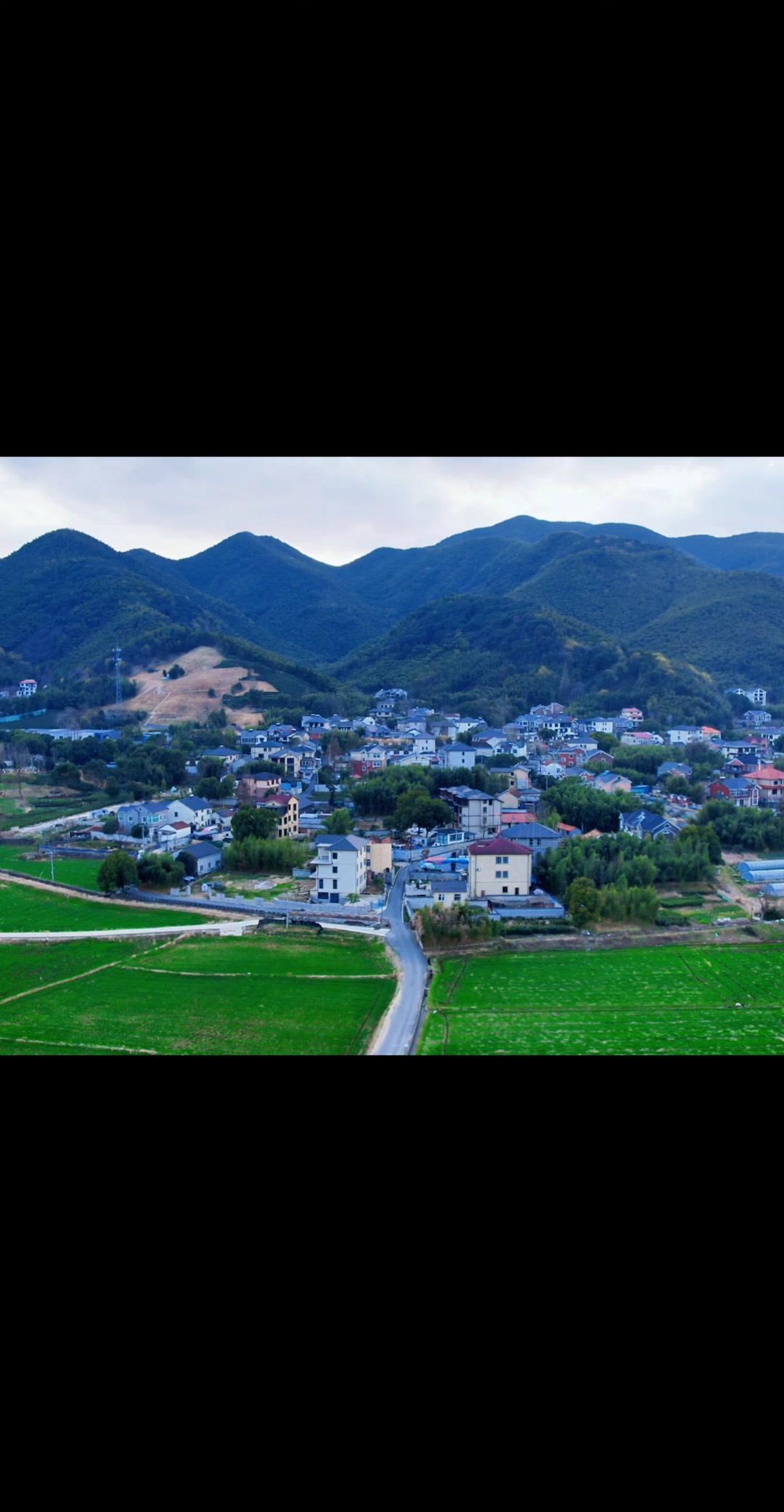 浙江农村风貌真的让人惊艳，尤其是杭州周边的村子，简直像世外桃源。1️⃣建筑风