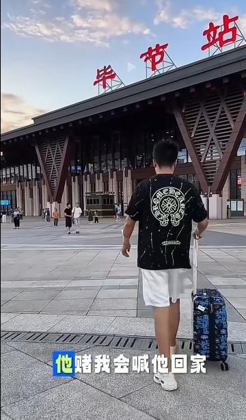 露露底气不足，再三离家有点不灵了！露露从订婚到结婚能有两年啊？这两