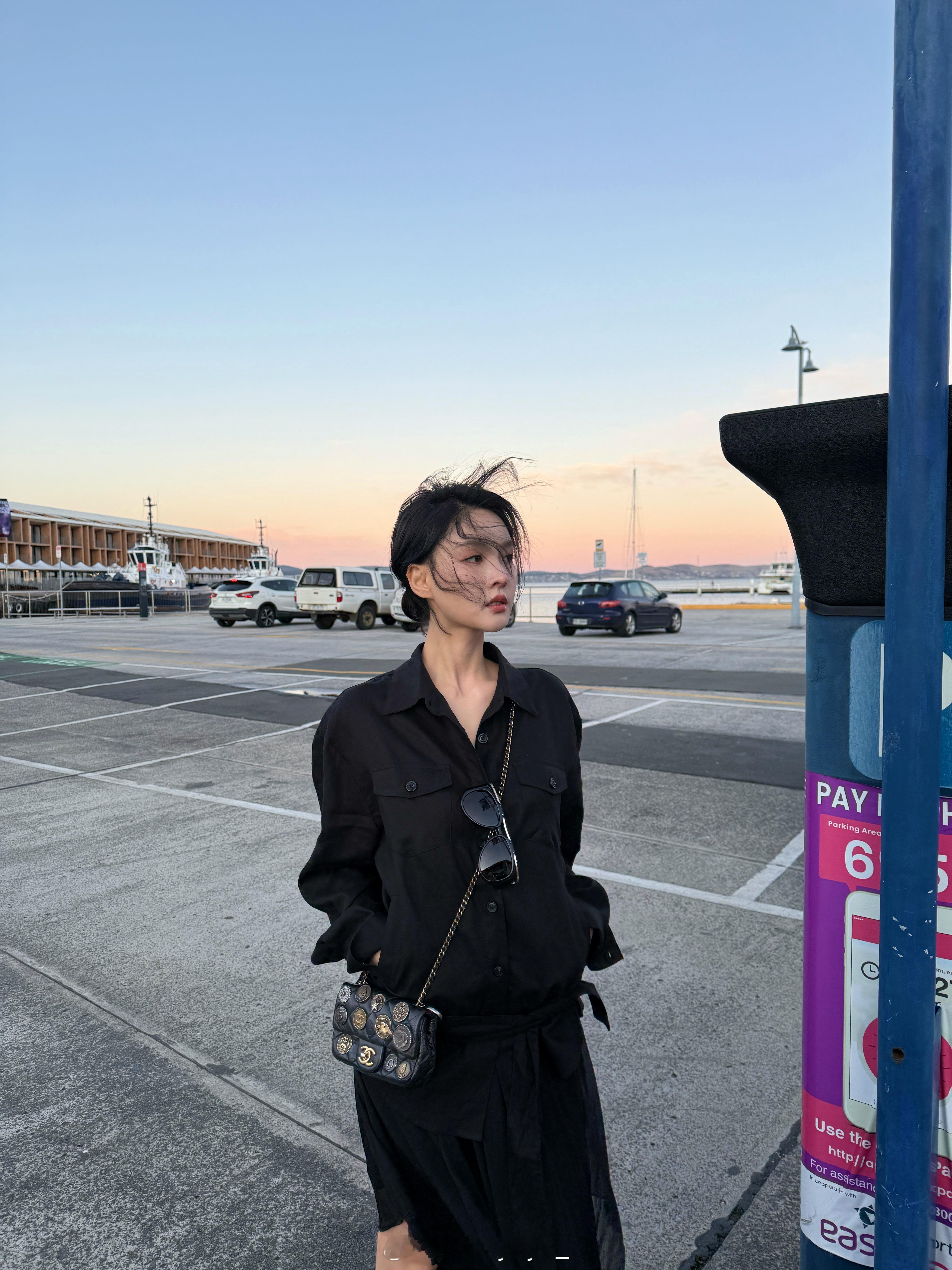 夕阳下的街拍，比夕阳还美！👗🌅​​​