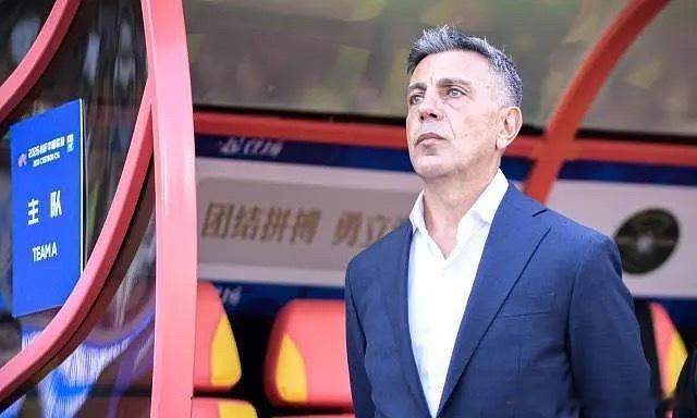 近5轮1平4负，输给成都蓉城之后，浙江队主帅罗斯·阿洛伊西压力很大。但据《体坛周