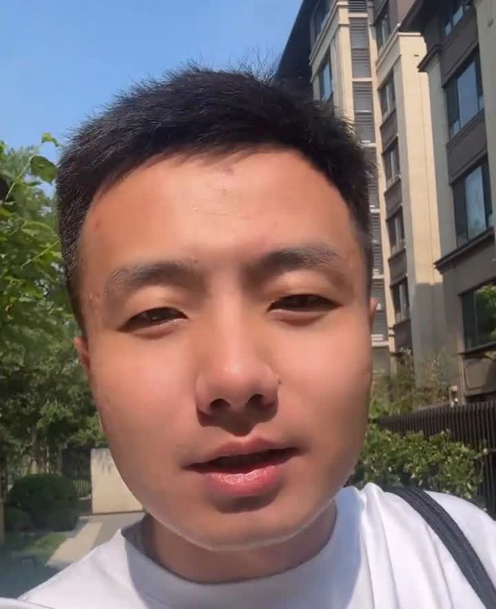 沉浸式提车全新高山8。现在是周日的9：21，非常兴奋，应该是我最近起的最早的