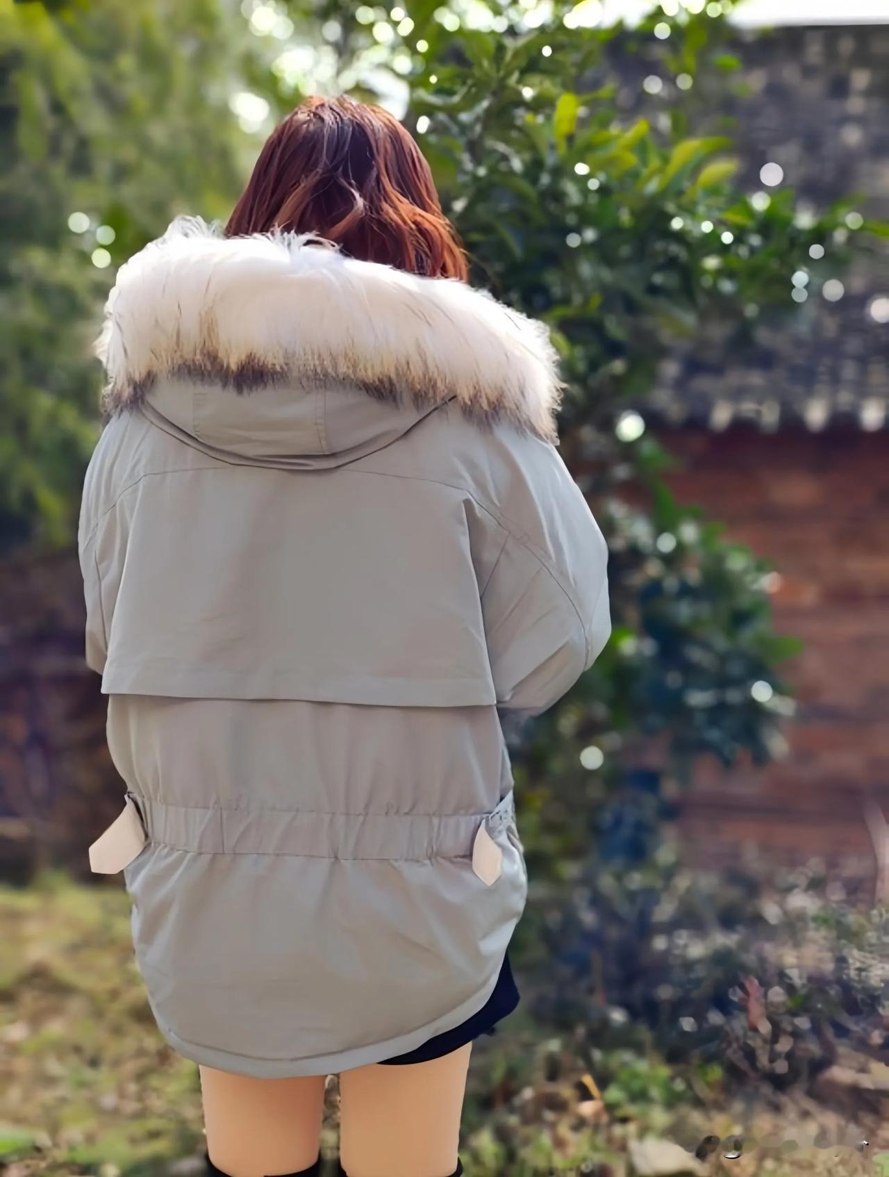 “白嫖党开始祸害快递员了！”云南，张女士从网上买了一件羽绒服外，等羽绒服的快递送