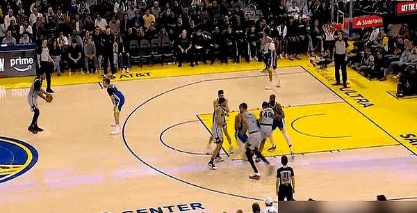 文班亚马这数据，有点吓人啊！生涯前150场，盖帽超了奥拉朱旺，得分压着杜兰特