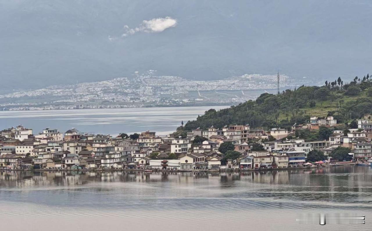 去丽江旅游和民宿老板聊天后，我才懂什么叫“不识庐山真面目，只缘身在此山中”。我们