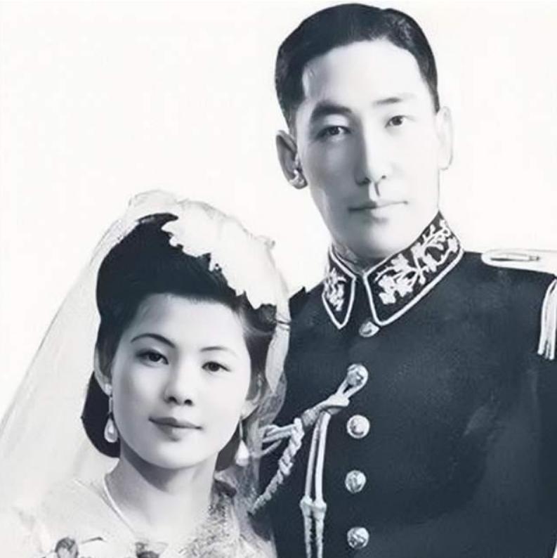 1997年，蒋纬国奄奄一息地对混血妻子说：我走后，将我与原配合葬。邱爱伦握