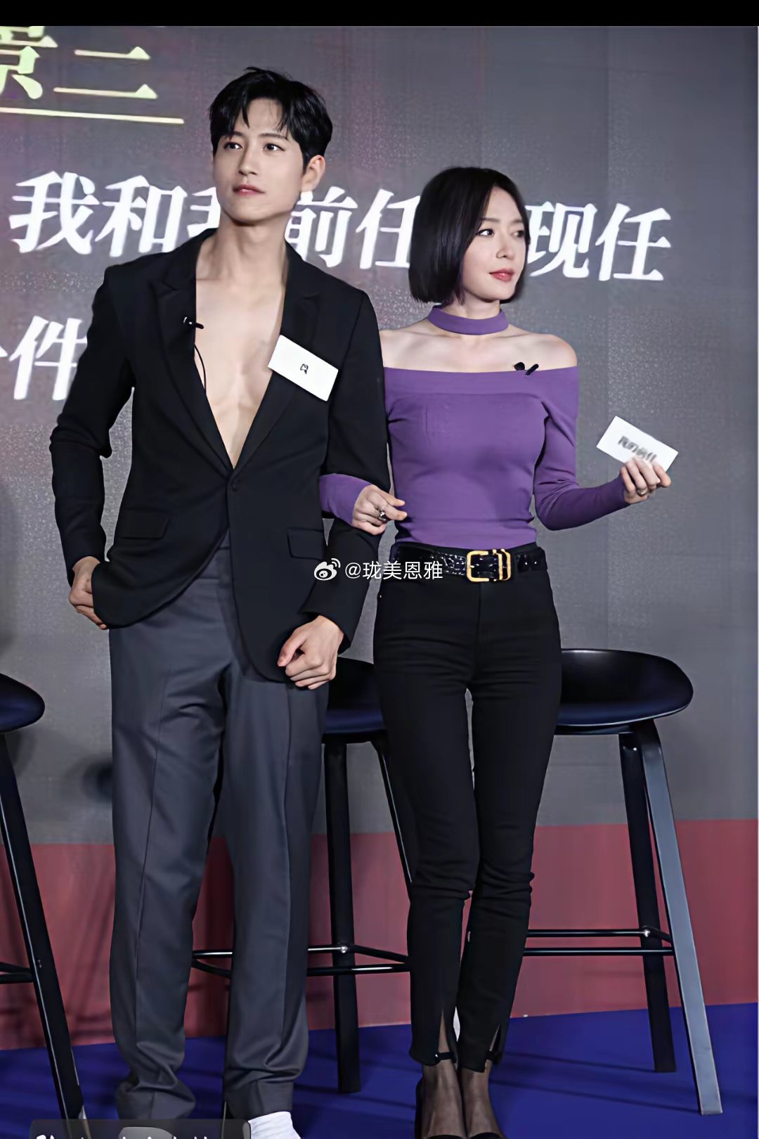 秦岚这得是多爱穿丝袜啊牛仔裤里面还得穿黑丝！​​​