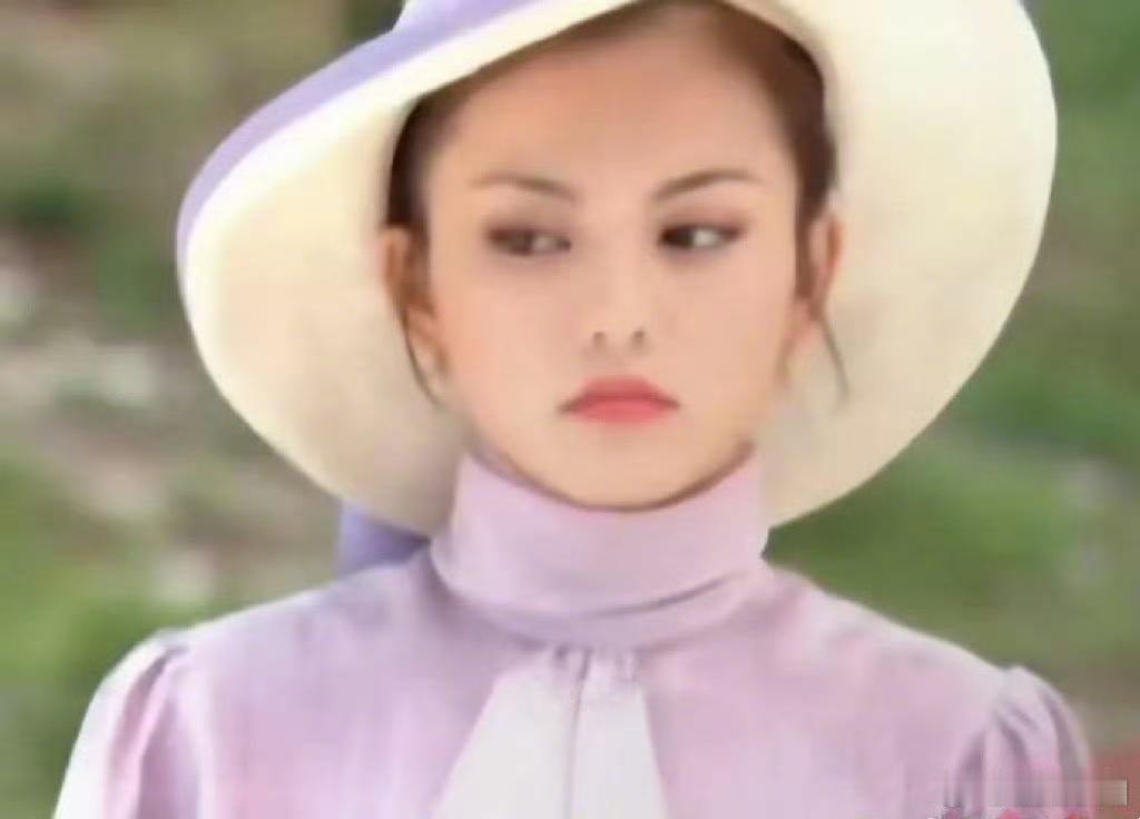 被气到翻旧照李湘也是性情中人[捂脸哭]。10月底，网红“维他命”在杭州万圣节活