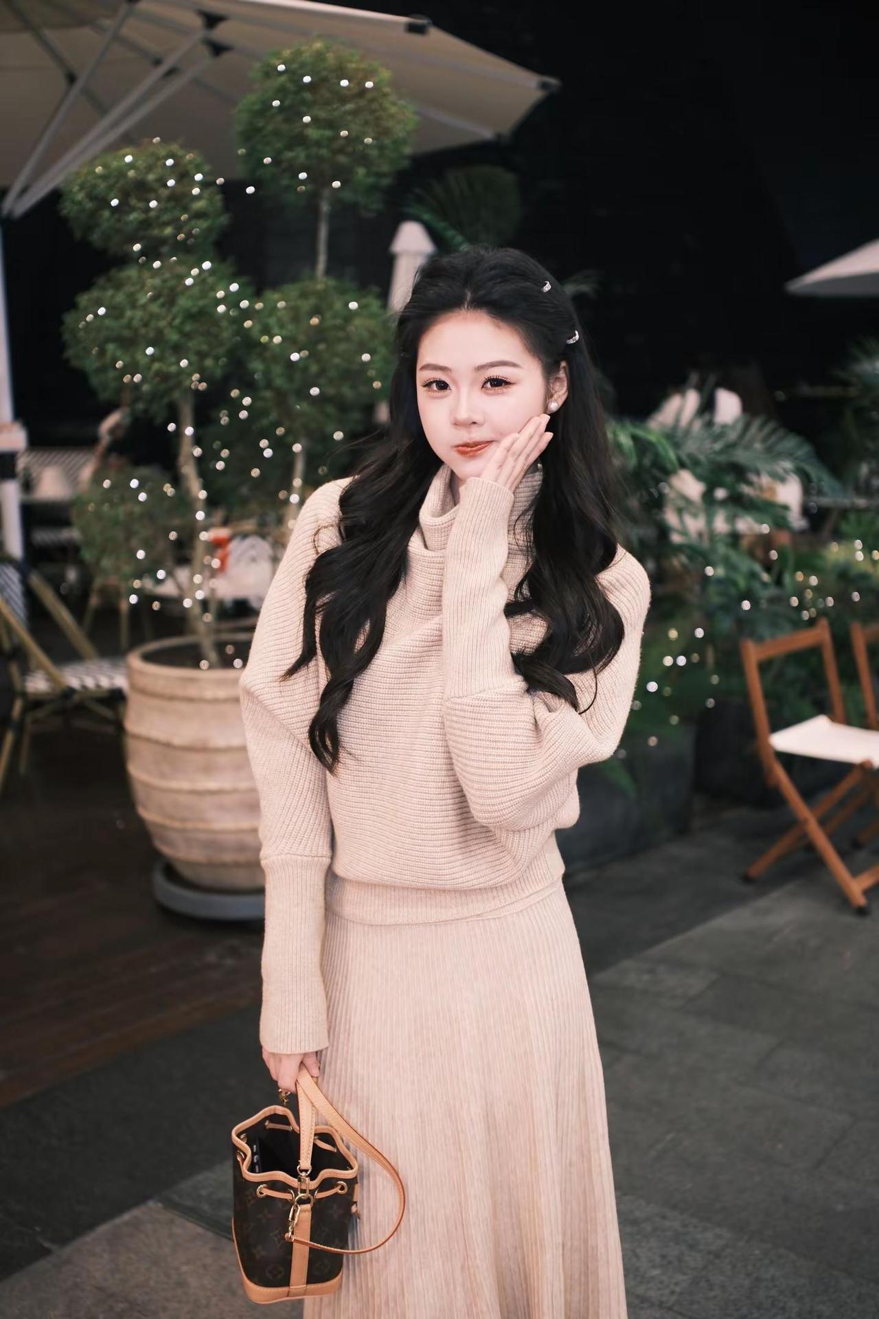 看到你漂亮的眼睛一直笑也是我幸福的一种