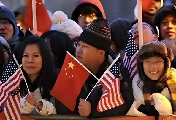 一位美籍越南人，在谈到华人的时候说道“自己发现80年代，90年代，移民美国的这一