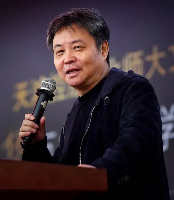 是错觉吗？余华一直在被中国文坛排挤。什么茅盾文学奖、鲁迅文学奖、他碰都没碰过。和