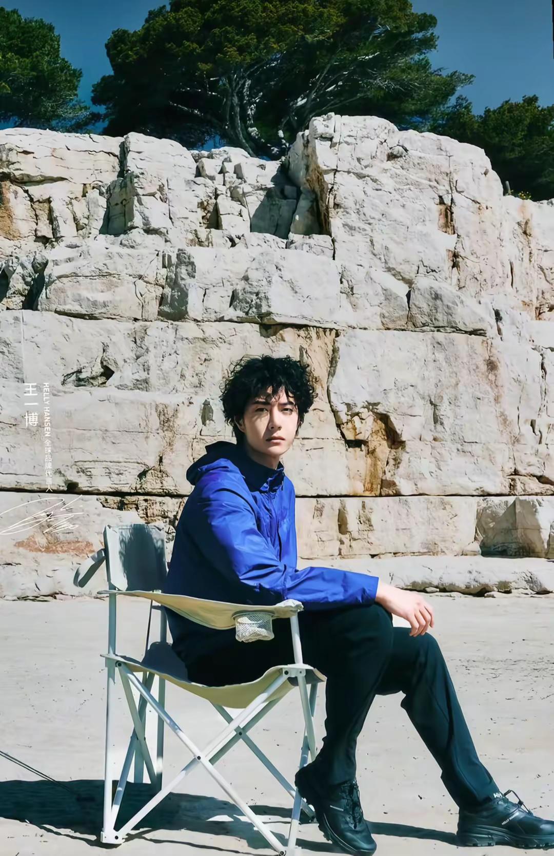 好久不见王一博，人格魅力比外表更吸引人。王一博没有技巧就是硬帅