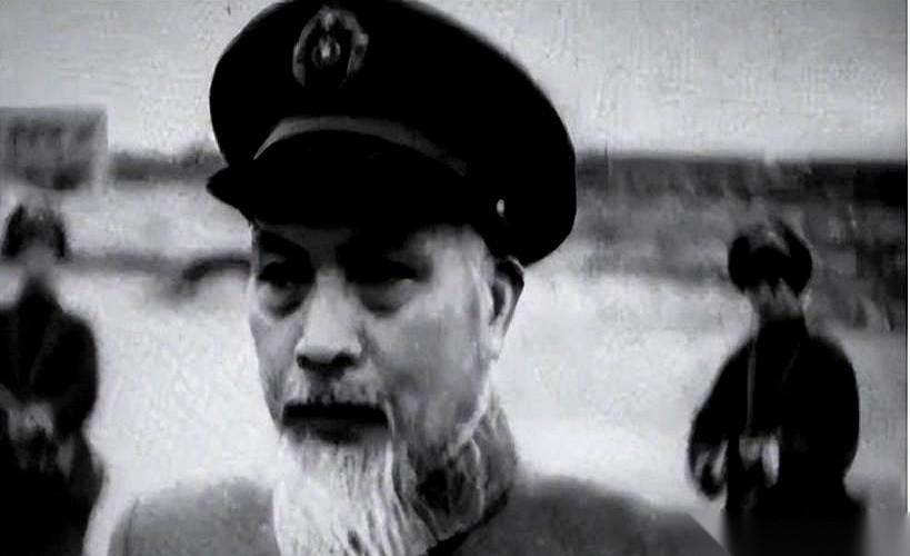 给你升官，给你戴帽，真的是看重你吗？别傻了。很多时候，不过是想名正言顺地，把