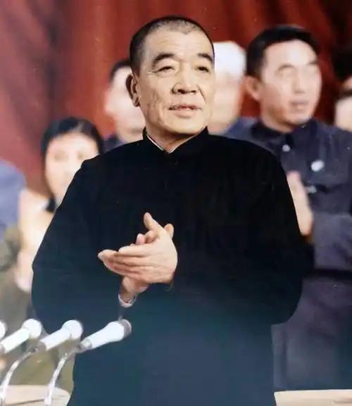 毛主席为啥把大寨和陈永贵捧得那么高？ 很多人以为是粮食打得多，其实大错特错！