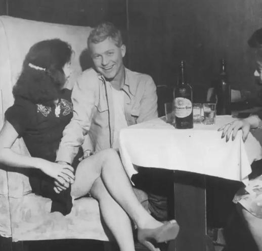 1946年，美军为了进行一项秘密研究，竟然强迫十名带有梅毒的妓女，和上千名囚犯同