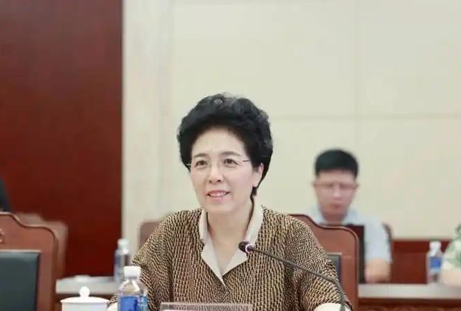 记得2007年的时候，在内蒙古的一次采风活动中与她有过短暂的见面交流，感觉她做事