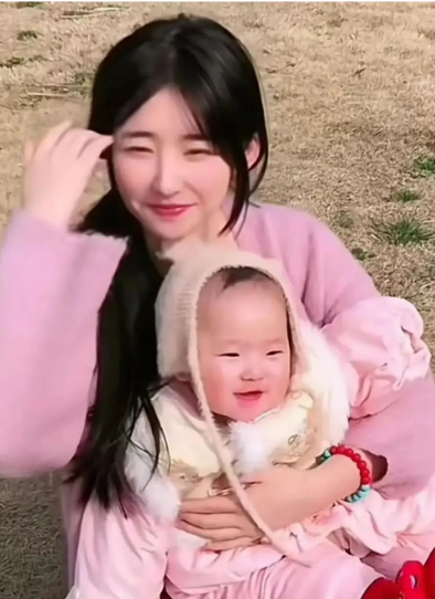 黄一鸣买房的事情，给所有想靠孩子上位的单亲妈妈提了个醒，那就是流量换不来父爱