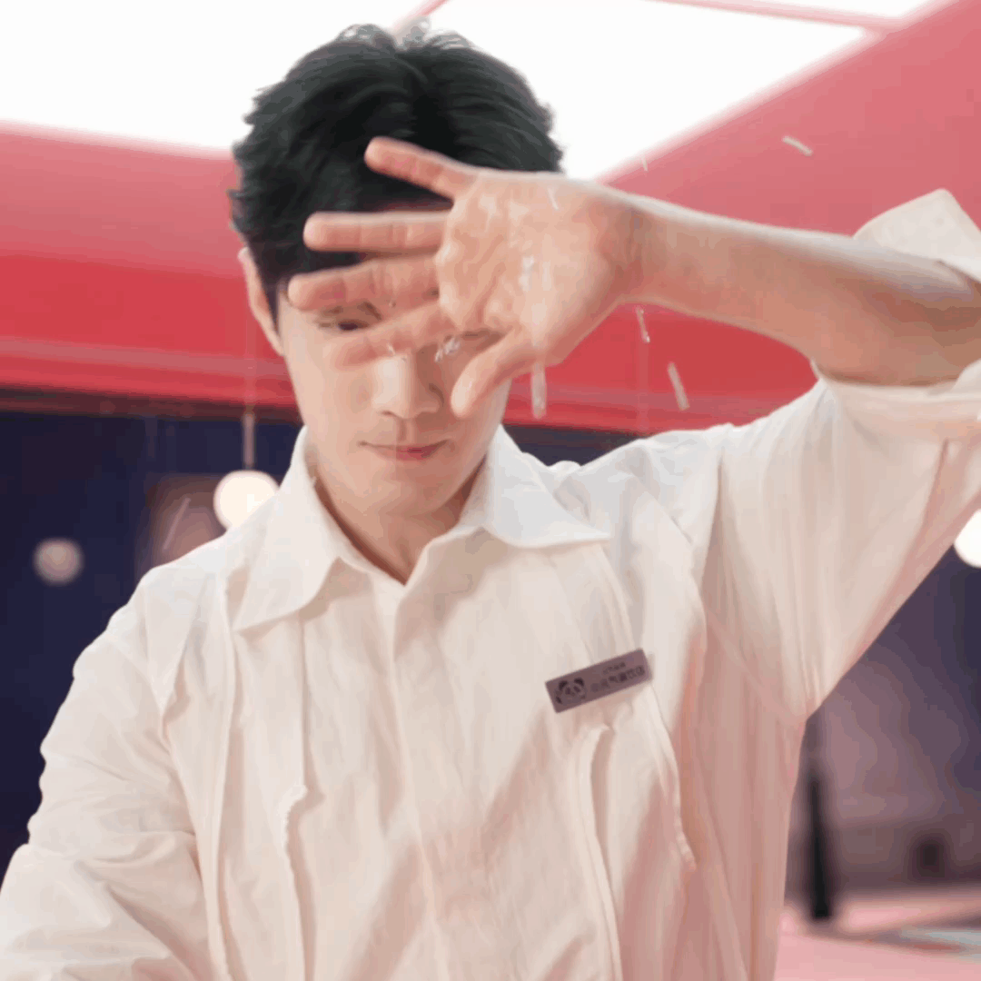 所有人保持苹果肌扁平！！感谢元气森林又给我们贡献了一波肖战的新物料！！太会拍了