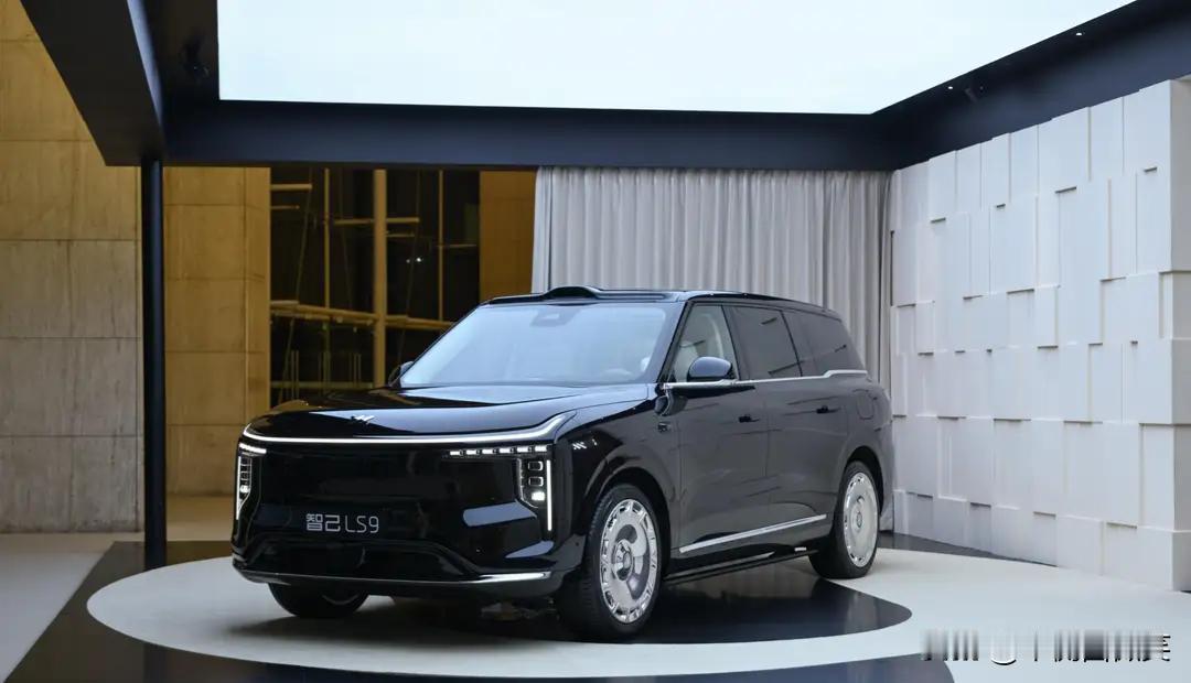 上汽的王牌来了！旗舰大六座智己LS9能否撼动理想和问界的江湖？最近车圈又炸开锅
