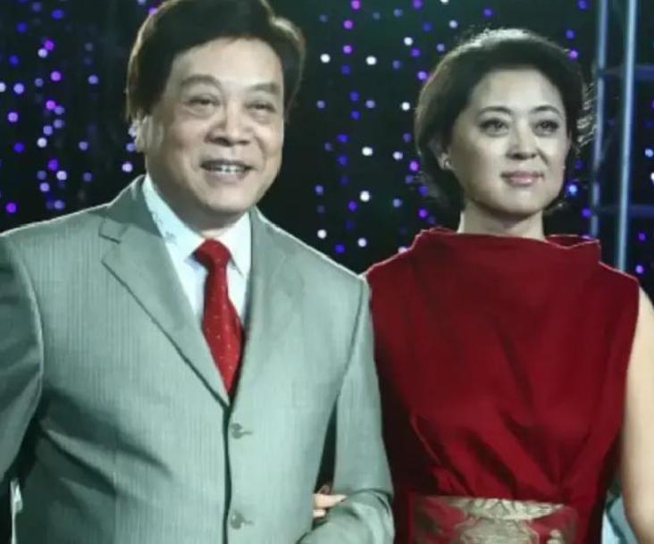 赵忠祥一走，5亿遗产全留孙子。老婆儿子一分没落着。执行人是倪萍。当年骂声一片，说