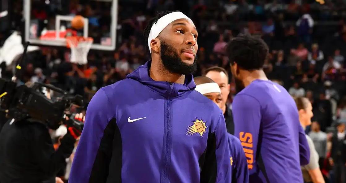 目前火箭队拿着标准NBA合同的球员共14人。按乌度卡从前的用人习惯来看，14人轮