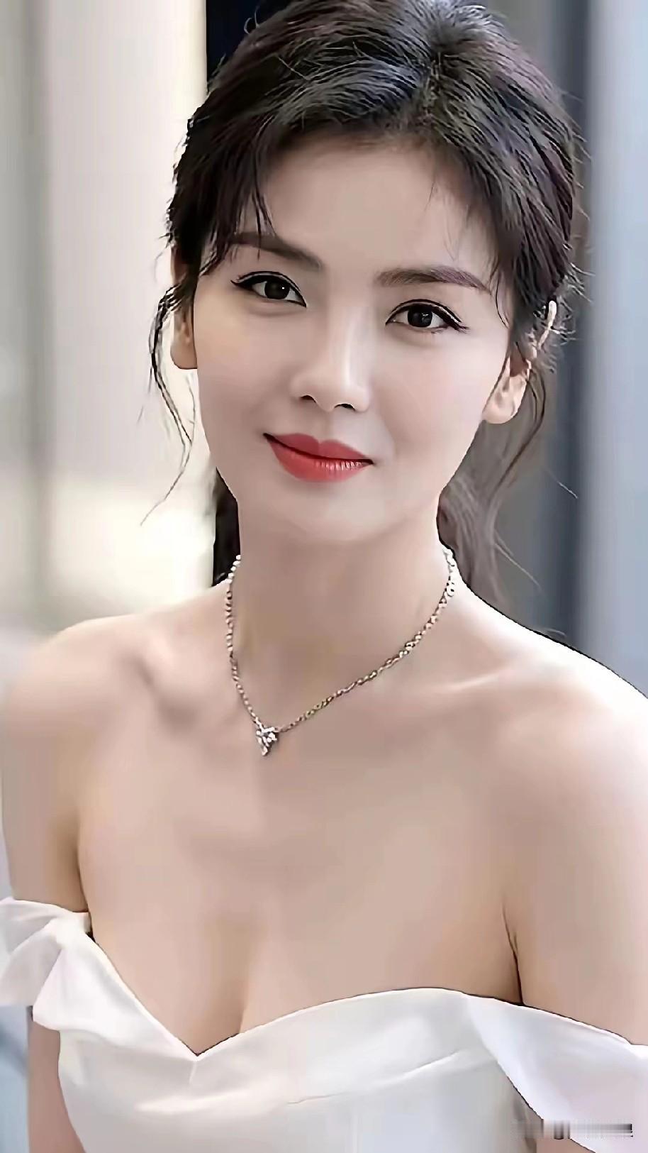 中国文艺评论家如此评价刘涛！涛声依然壮美激昂涛涛依然靓丽漂亮这就是