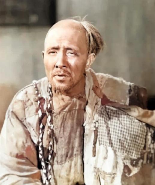 1888年，山东一乞丐讨饭28年，终于攒下230亩田、3800吊钱，接着盖了一座