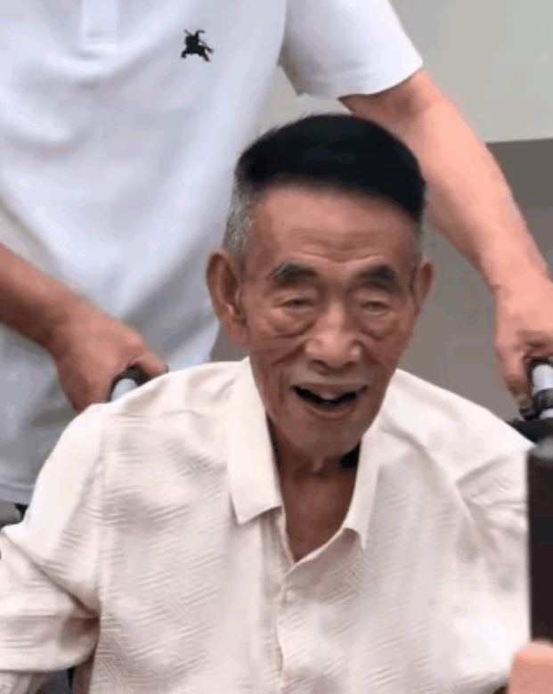 冯巩没参加杨少华葬礼，原因深度分析。一、杨家没报丧。这次杨少华先生去世，杨家
