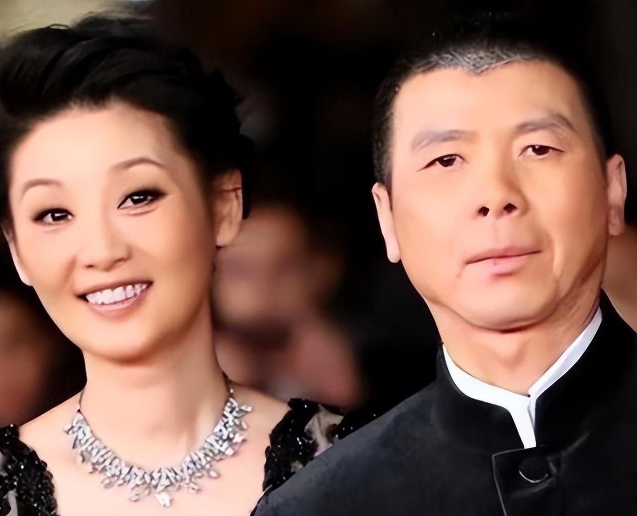 徐帆回应离婚仅9个月，冯小刚王志文同聚打球，与养女关系引争议。这件事放在