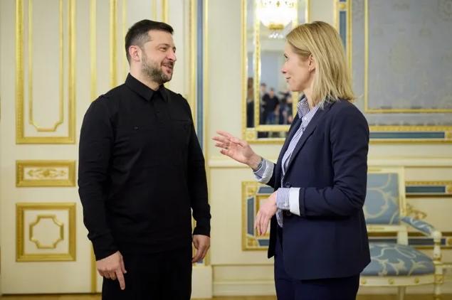 泽连斯基中东“化缘”归来，欧盟送来“三连击”，这剧本太难演了！泽连斯基前脚刚