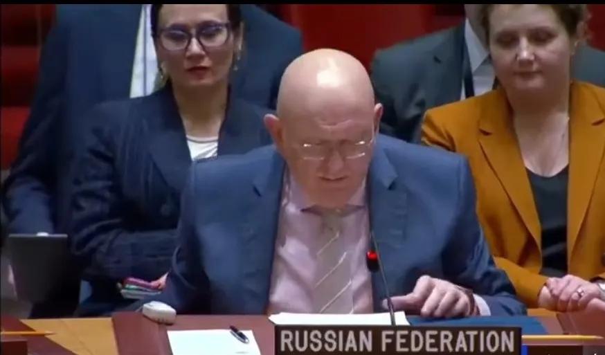 3月11日凌晨，纽约联合国总部，安理会投票大厅内的气氛凝重到近乎窒息。巨幅显示屏