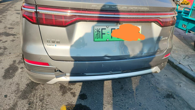 8个月1血老婆被人追尾我觉得吧这个硬度可以，日系车还是算了吧，确实不怎么牢固，