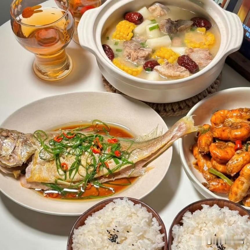 哪一种美食治愈你三餐四季。用美食治愈生活，让每一餐都成为浪漫的注脚。或是柠檬排骨