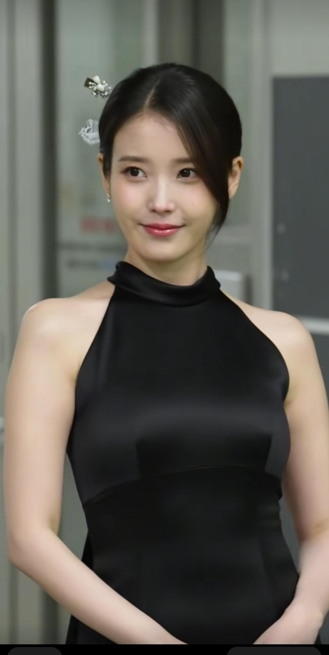 我的李智恩[爱心][爱心][爱心]黑衣美人，笑靥如花。