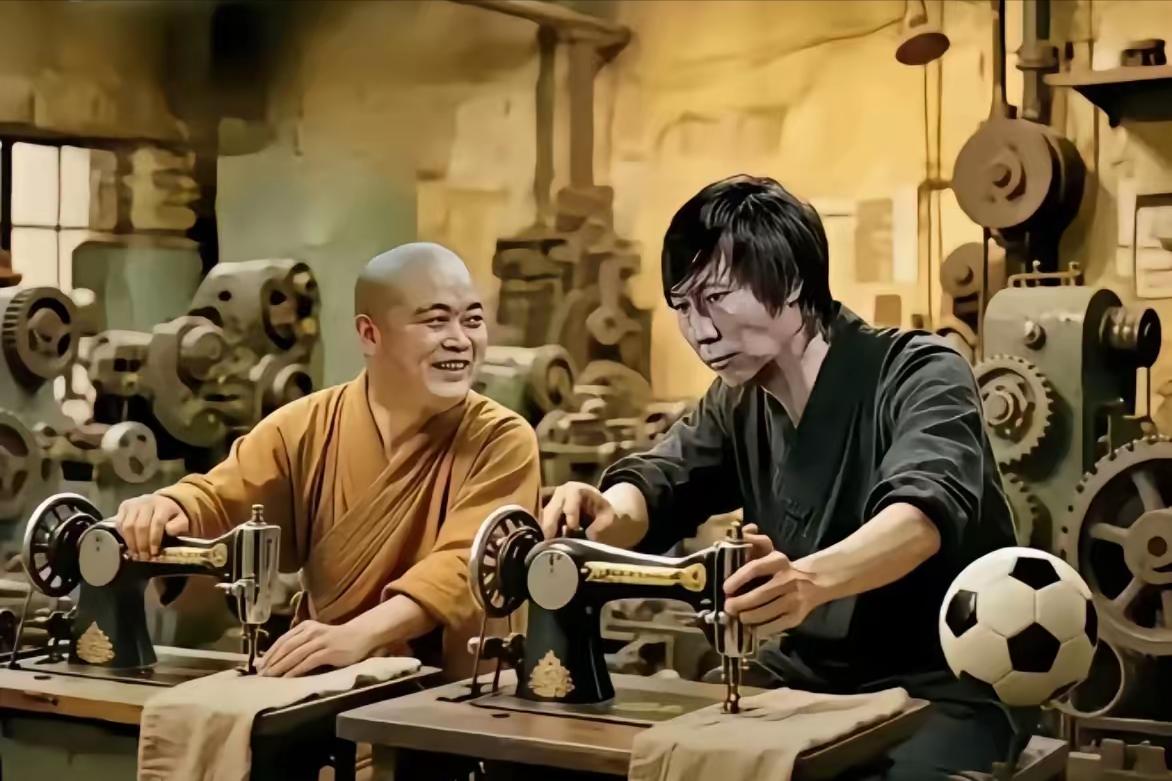 释永信和李铁在一起踩缝纫机，释永信感觉很无聊，想找李铁聊聊天，李铁因为性格原因，