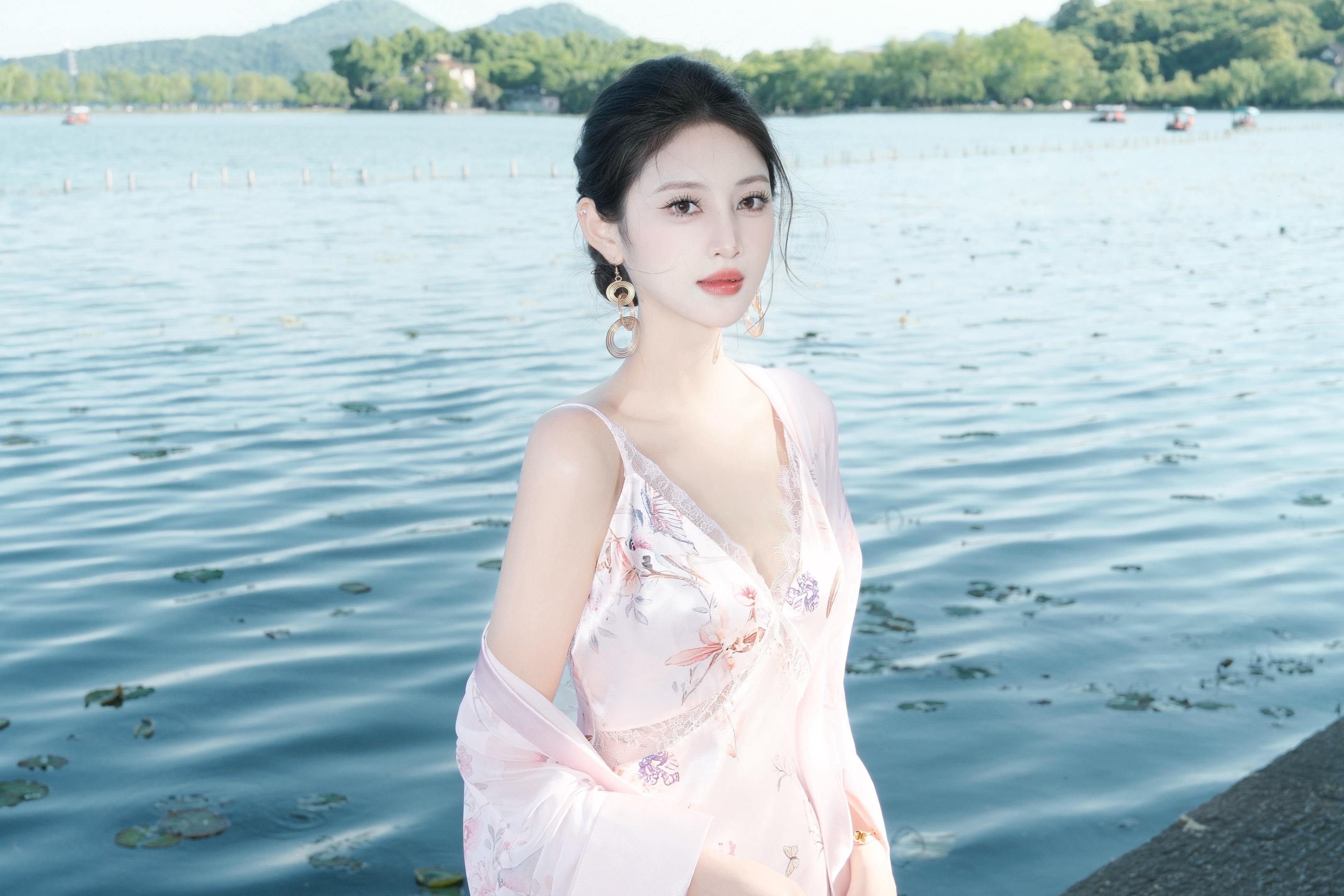 西湖水。