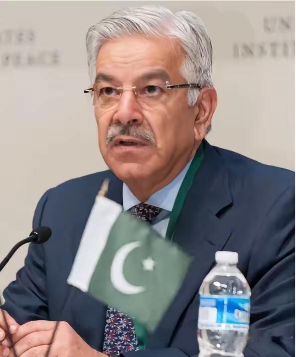 巴基斯坦国防部长阿西夫公开场合放狠话，要求所有阿富汗人离开巴基斯坦，直言“本国资