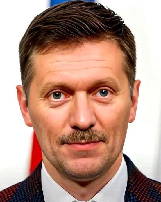 俄罗斯突然给全世界按下了静音键。克里姆林宫发言人佩斯科夫，对着一屋子记者直接撂下