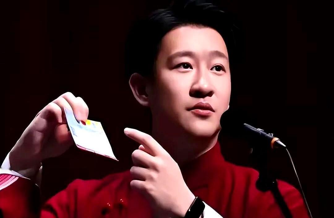 16岁拜师，34岁改口叫“老师”，郭德纲没回。2016年家谱除名那刀口还在，