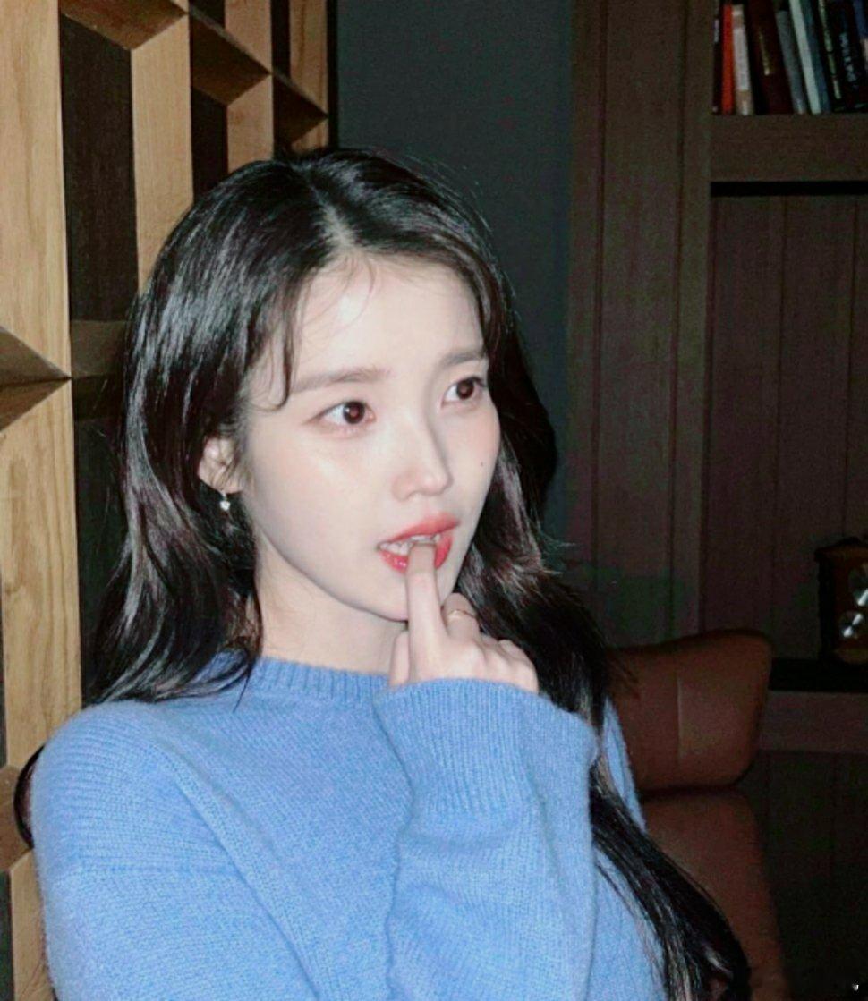 #IU##iu李知恩韩永一##iu李知恩韩女一##iu李知恩全能艺人#姐姐你真的不会被自己迷倒吗😘